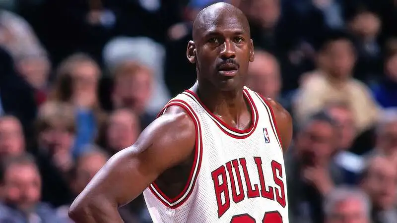 Michael Jordan: La Leggenda del Basket da Chicago a Charlotte