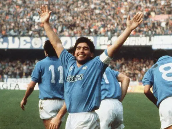 diego armando maradona al napoli