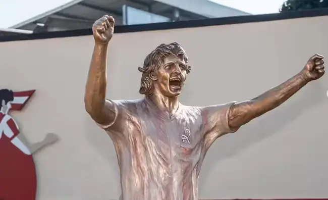 paolo rossi statua